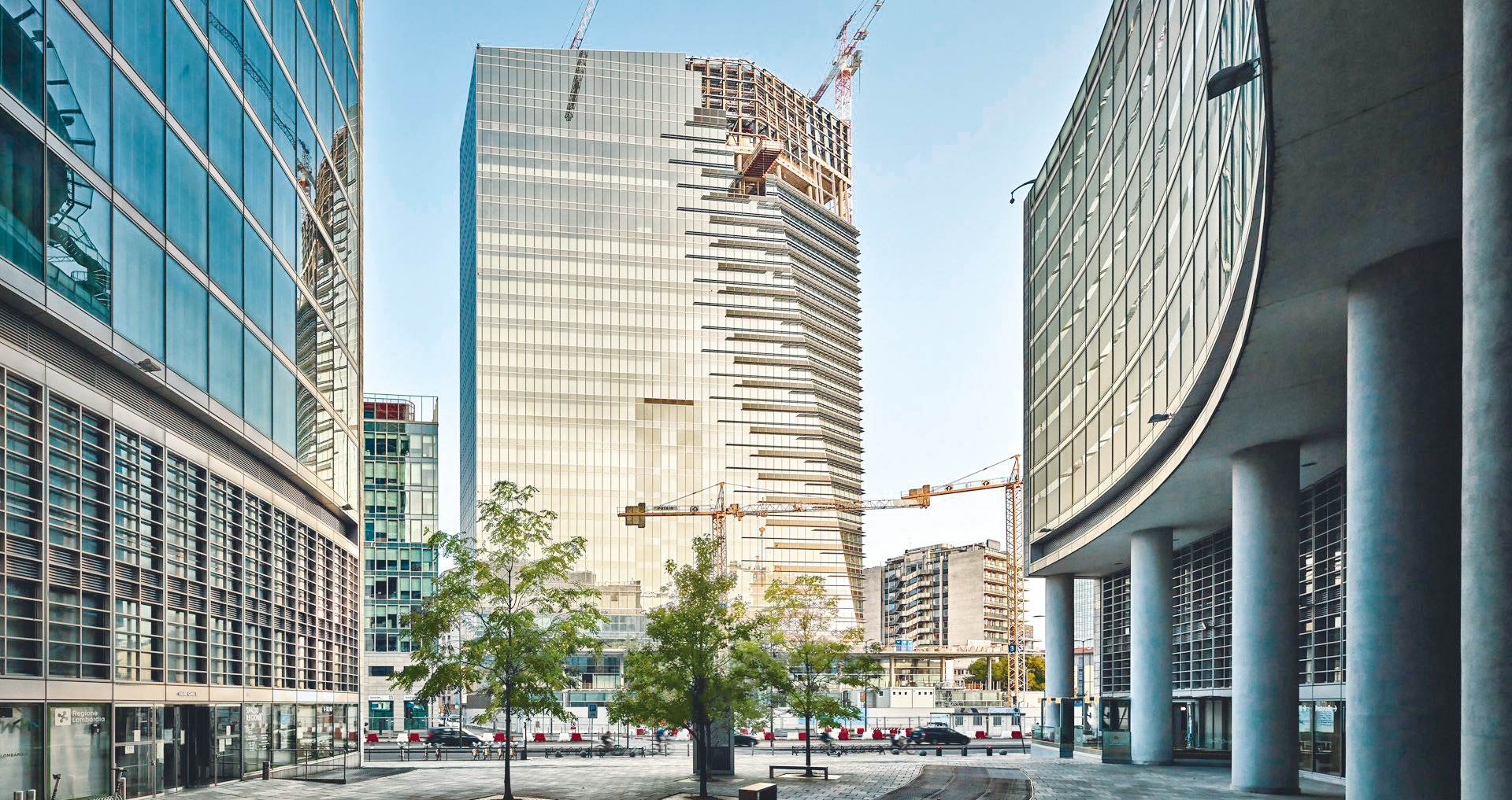 Gioia 22 building in Milan's skyline. Holcim's contribution is with low-heat and high-strength concrete C85 and ECOPact (green concrete). 